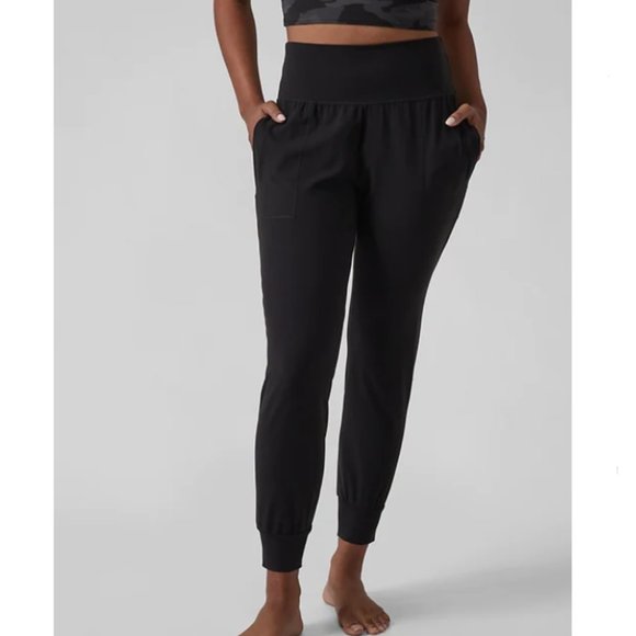 Athleta Salutation Jogger in Powervita Black Size XS - Picture 1 of 9